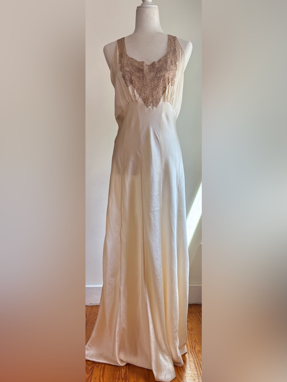 VTG  Vintage Ivory Lace Silk Nightgown Mid-Century Lingerie Style size small